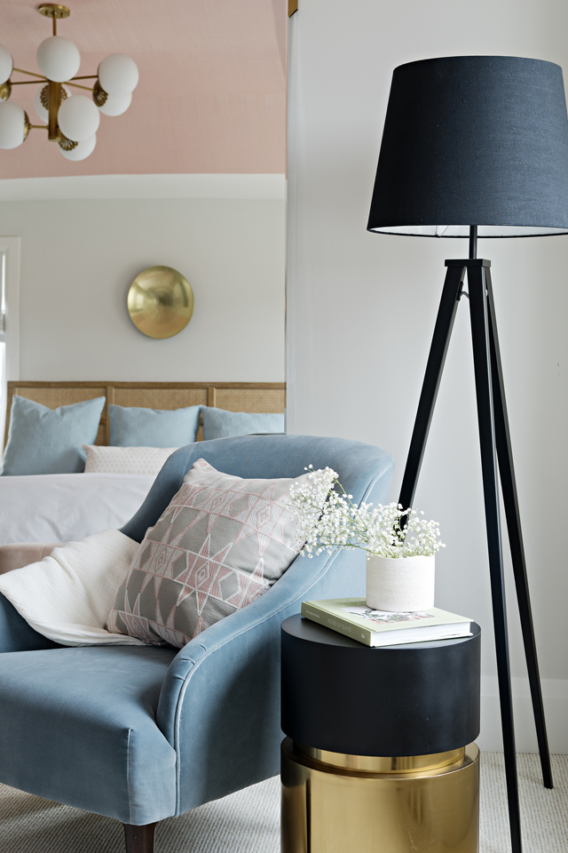 Corner space in bedroom that becomes multifunctional with seating and lighting